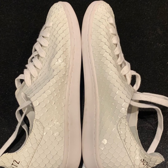 Schutz Sneakers, Size 8 - Picture 6 of 13